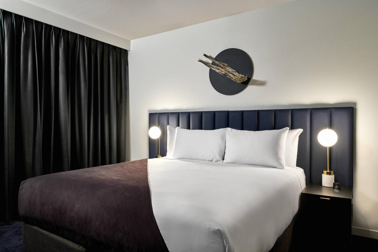 Midnight Hotel, Autograph Collection Canberra Exteriér fotografie A bedroom at the hotel