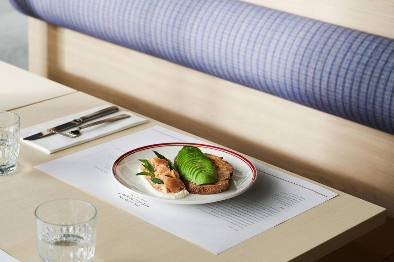 Midnight Hotel, Autograph Collection Canberra Exteriér fotografie Avocado on toast at The Garrison, 2016