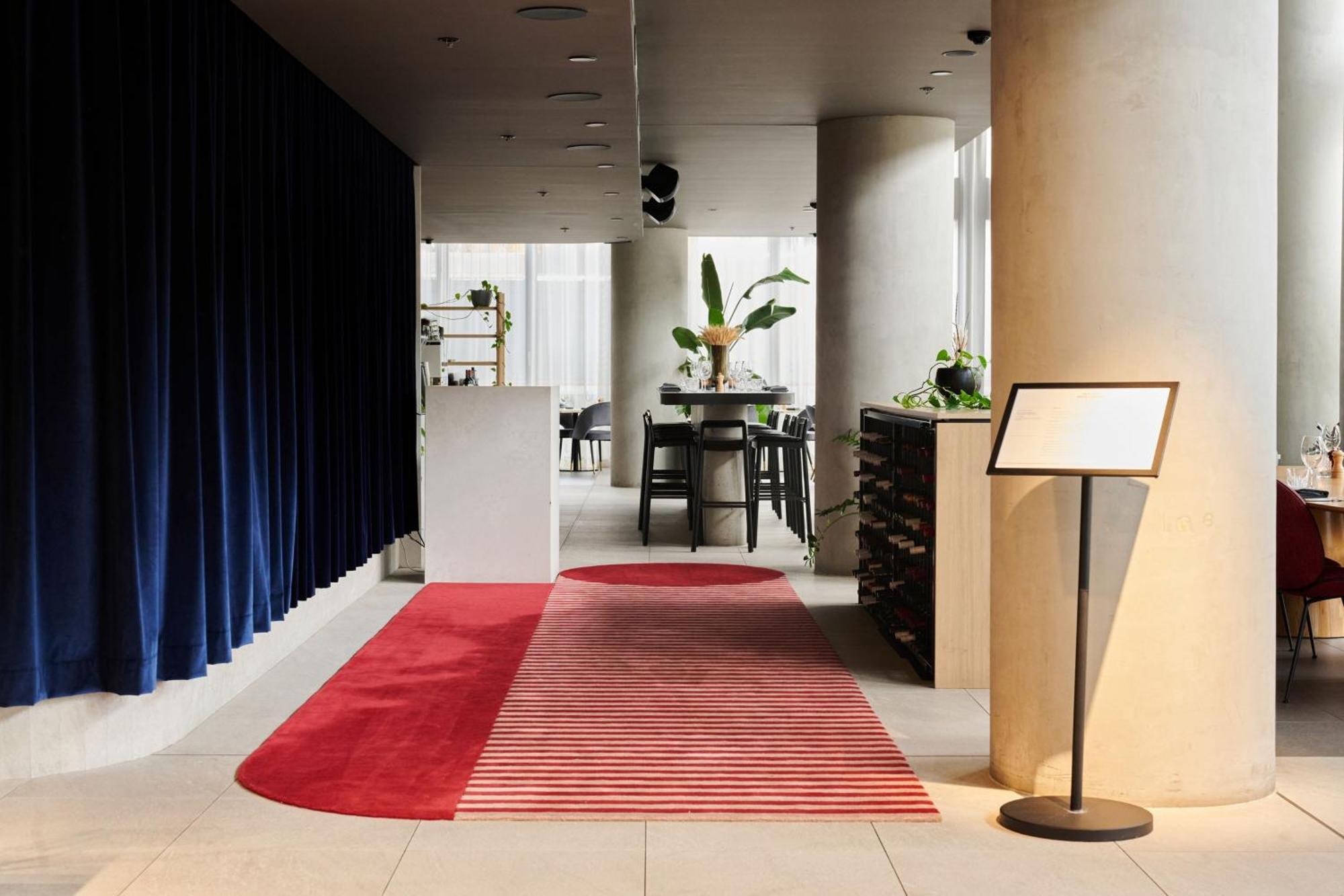 Midnight Hotel, Autograph Collection Canberra Exteriér fotografie Entrance to the restaurant
