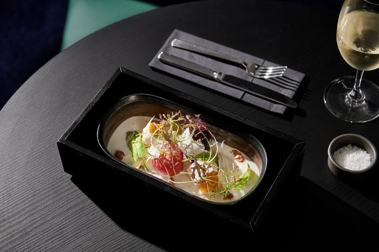 Midnight Hotel, Autograph Collection Canberra Exteriér fotografie A dish at the restaurant